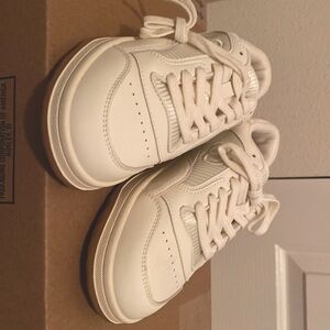 Brand new White color sneaker with size 6.5